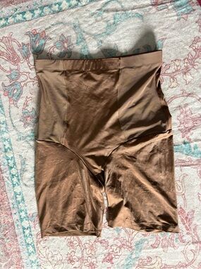 City Chic High-Waist Shaping Shorts in Brown - Size L